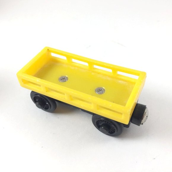 Vintage Thomas the Train Egg Car Magnetic Train Car - Picture 3 of 4